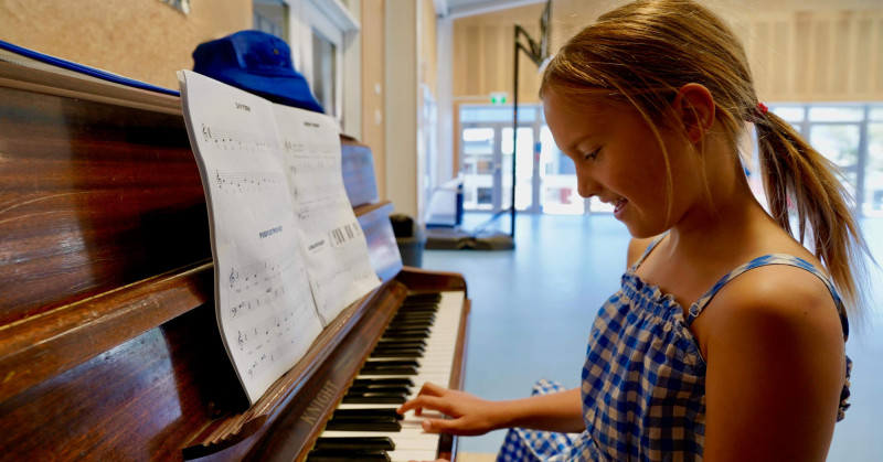 girl-playing-piano.jpg